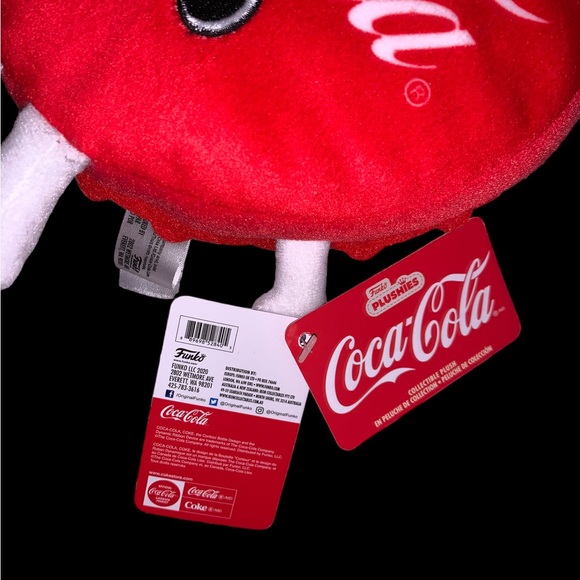 New 2020 Coca-Cola Bottle Cap Plushie Funko X Coca-Cola - Picture 7 of 8